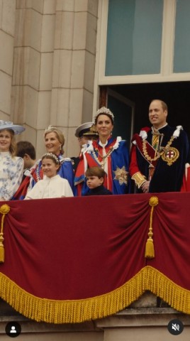 【イタすぎるセレブ達】キャサリン皇太子妃とシャーロット王女、戴冠式で葉をモチーフにしたヘッドピースを着用　自然を愛する国王に敬意を表す