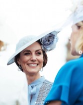 【イタすぎるセレブ達】キャサリン皇太子妃とソフィー妃、同系色のブルーのドレス姿に絶賛の声「最高にお気に入りのペア！」