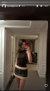 バッド・バニーとディナーデート時のファッション。ノーブラで透ける素材のトップスを着用していたケンダル・ジェンナー（画像は『Kendall　2023年4月30日付Instagram』のスクリーンショット）
