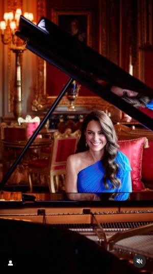 キャサリン皇太子妃が「ユーロビジョン・ソング・コンテスト」のオープニング・ビデオにサプライズ登場した。皇太子妃は幼少の頃から弾いているピアノの腕前を披露した（画像は『The Prince and Princess of Wales　2023年5月13日付Instagram「A ＃Eurovision surprise」』のスクリーンショット）