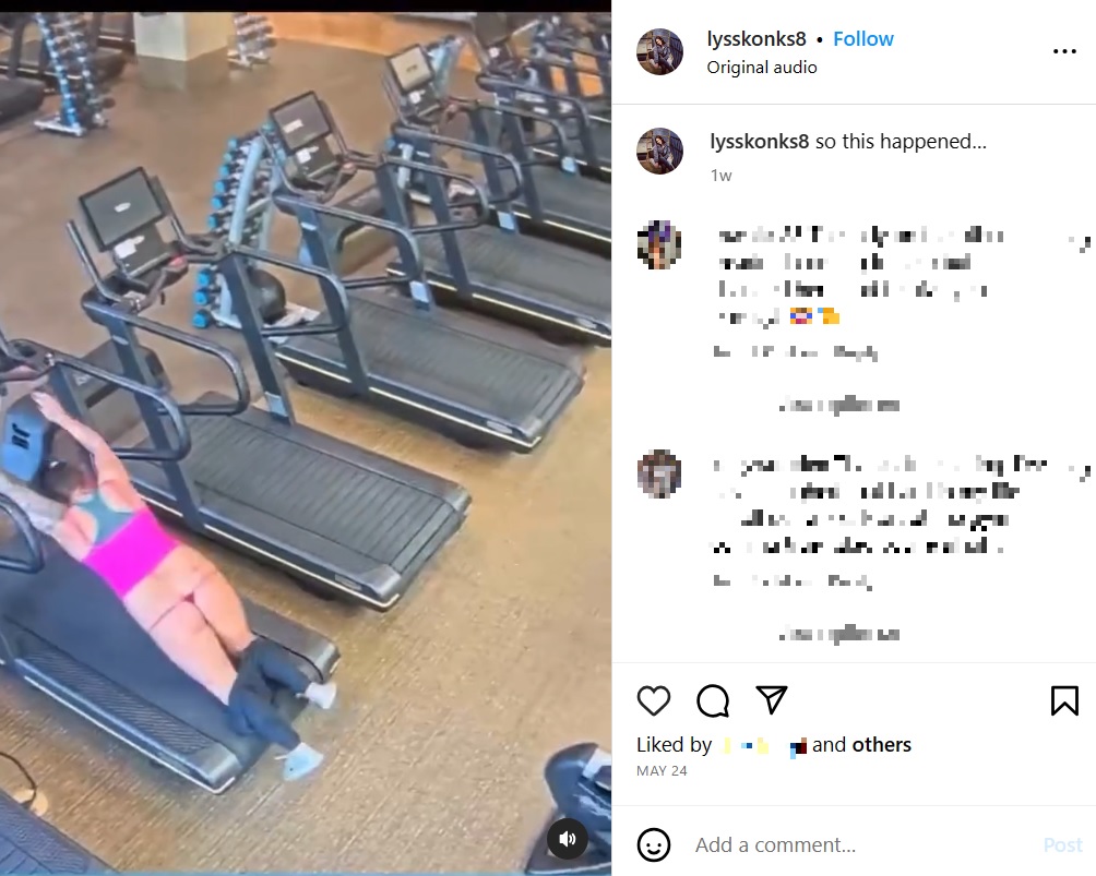 アリッサさんがバランスを崩しても稼働し続けるランニングマシンは、レギンスをずり下ろしてしまい、下着が露わになってしまった（画像は『Alyssa Konkel　2023年5月24日付Instagram「so this happened…」』のスクリーンショット）