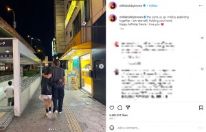 ジェイク・ボン・ジョヴィの誕生日に公開したツーショット。日本の夜道を散策しているとみられる（画像は『Millie Bobby Brown　2023年5月7日付Instagram「this sums us up.」』のスクリーンショット）