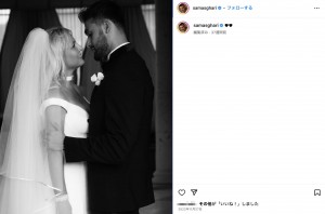 2022年6月に結婚したブリトニー・スピアーズとサム・アスガリ。ブリトニーは「ヴェルサーチェ」のウエディングドレスを纏った（画像は『Sam Asghari　2022年11月27日付Instagram』のスクリーンショット）