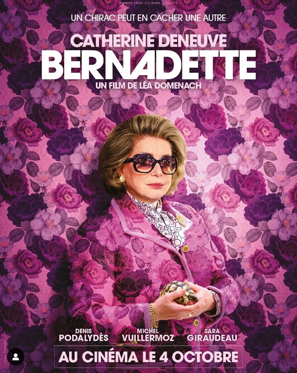 最新作『Bernadette』で元仏大統領シラク夫人を演じるカトリーヌ・ドヌーヴ（画像は『Karé Productions　2023年7月3日付Instagram「BERNADETTE Un film de Léa Domenach」』のスクリーンショット）