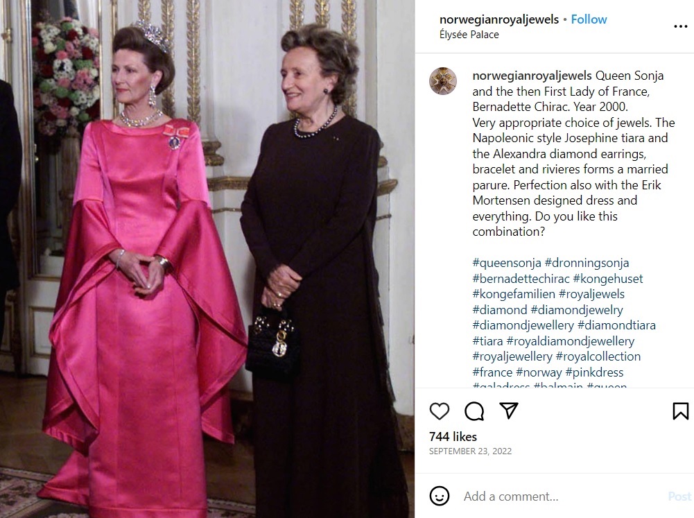 ノルウェーのソニア王妃とベルナデット・シラク夫人（2000年撮影）（画像は『Royal Jewels of Norway　2022年9月23日付Instagram「Queen Sonja and the then First Lady of France, Bernadette Chirac. Year 2000.」』のスクリーンショット）