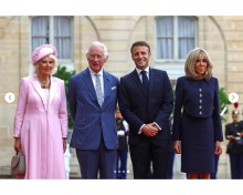 チャールズ国王夫妻、フランスを公式訪問　パリでマクロン大統領夫妻から歓迎受ける