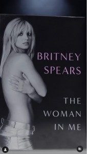 ブリトニー・スピアーズが自分の人生について赤裸々に語った回顧録『The Woman in Me』。今月24日に発売される（画像は『Simon ＆ Schuster　2023年10月5日付Instagram「Her story inspired a generation」』のスクリーンショット）