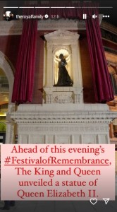 ロイヤル・アルバート・ホールの南玄関前に設置された故エリザベス女王の銅像。チャールズ国王が除幕式を行った（画像は『The Royal Family　2023年11月11日付Instagram』のスクリーンショット）