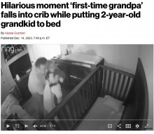 【海外発！Breaking News】孫を寝かせようとしたおじいちゃん、勢い余ってベビーベッドに転がり込む姿がまるで喜劇（米）＜動画あり＞