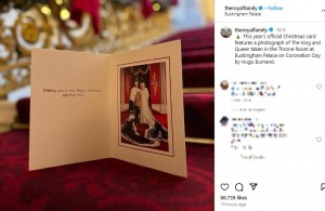 バッキンガム宮殿が公開した、チャールズ国王夫妻の2023年のクリスマスカード。5月の戴冠式後のポートレートが掲載された（画像は『The Royal Family　2023年12月9日付Instagram「This year’s official Christmas card features a photograph of The King and Queen taken in the Throne Room at Buckingham Palace on Coronation Day by Hugo Burnand.」』のスクリーンショット）
