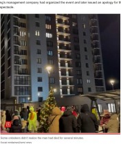 【海外発！Breaking News】24階建てマンションのベランダでサンタに扮してパフォーマンスを披露した男性、転落死（露）＜動画あり＞