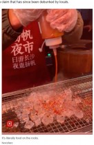 【海外発！Breaking News】氷を「熱いうちに」食べる!?　中国の奇妙な屋台料理が人気に＜動画あり＞