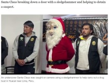 【海外発！Breaking News】サンタクロースに変装した捜査官、ハンマーで麻薬密売組織のアジトを破壊して逮捕（ペルー）＜動画あり＞