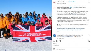 2013年、南極高原を横断した退役軍人のチーム。ヘンリー王子とドミニクも南極点を目指して歩いた（画像は『Walking With The Wounded　2023年12月13日付Instagram「＃SouthPole」』のスクリーンショット）