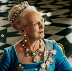 即位52周年記念日に退位したデンマークのマルグレーテ女王。1972年に即位以来、ヨーロッパで最も長く在位した現職君主だった（画像は『DET DANSKE KONGEHUS　2024年1月14日付Instagram「Kong Harald gratulerer Danmarks nye kongepar:」』のスクリーンショット）