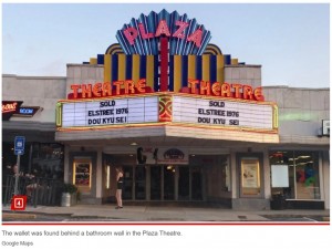 1939年に設立され、アトランタ市内で最古の映画館となった「プラザ・シアター」。トイレのリノベーション工事中に不自然なスペースがあった（画像は『New York Post　2023年12月26日付「Wallet lost 65 years ago returned to stunned family after being found in Atlanta movie theater wall: ‘A flood of memories’」（Google Maps）』のスクリーンショット）