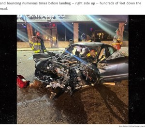 ポルシェAGの電動スポーツカー「タイカン（Taycan）」。フロントガラスが粉々で、フレームが歪んでフロントは大破。タイヤも吹っ飛んだ（『TMZ　「PORSCHE IN MICHIGAN　MULTIPLE FLIPS IN AIR, SKIPS ON PAVEMENT…Three Injured, Car Wrecked」（Ann Arbor Police Department）』より）