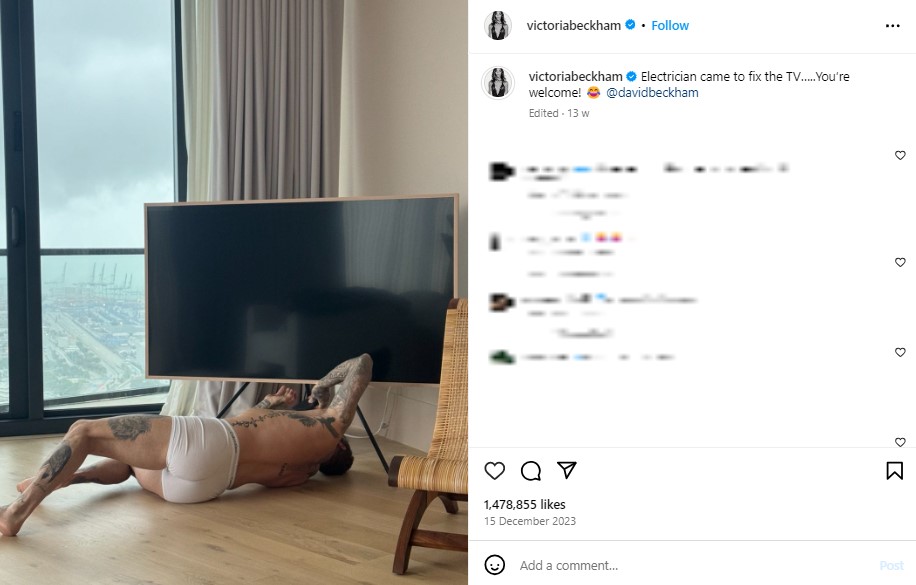 昨年12月にヴィクトリアが公開した、デヴィッドがテレビを直す姿。ファンからは「共有してくれてありがとう」と歓喜のコメントで溢れ返った（『Victoria Beckham　Instagram「Electrician came to fix the TV…..」』より）