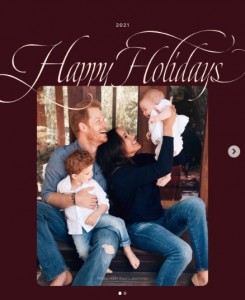 2021年に公開された、ヘンリー王子一家のクリスマスカード。夫妻はアーチー王子とリリベット王女の家族4人で、米カリフォルニア州に暮らしている（『Team Rubicon　Instagram「We’re grateful to Archewell Foundation and Prince Harry and Meghan,」』より）