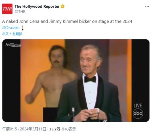 50年前、アカデミー賞授賞式で起こった珍ハプニング。司会者デヴィッド・ニーヴンの背後を、全裸のロバート・オペルさんが駆け抜けた（『The Hollywood Reporter　X「A naked John Cena and Jimmy Kimmel bicker on stage at the 2024」』より）