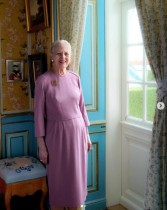 【イタすぎるセレブ達】デンマークのマルグレーテ女王、84歳誕生日に最新ポートレート公開　当日はフレデリック国王夫妻も祝福