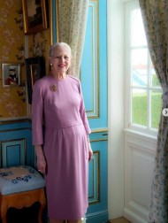 【イタすぎるセレブ達】デンマークのマルグレーテ女王、84歳誕生日に最新ポートレート公開　当日はフレデリック国王夫妻も祝福