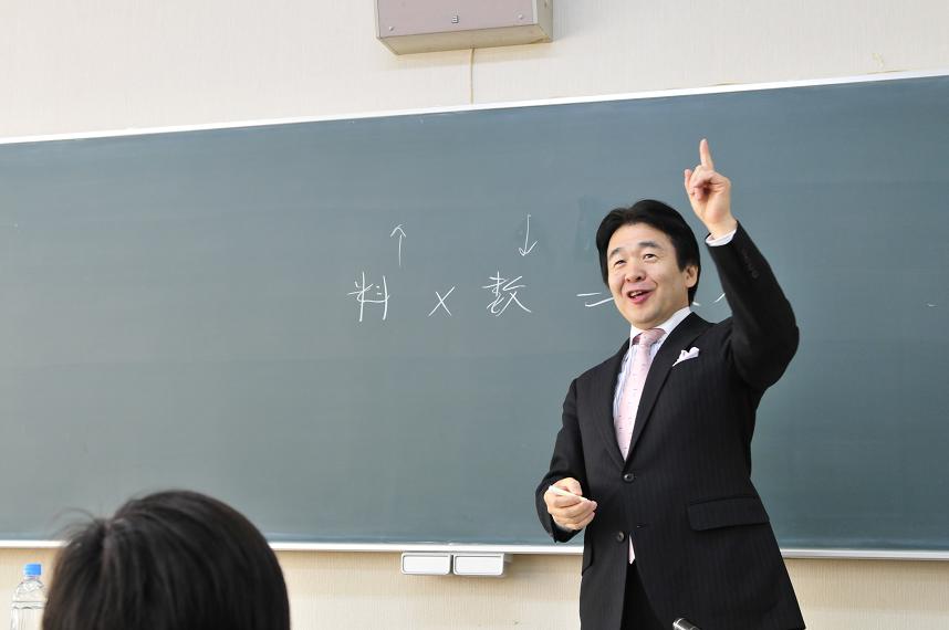 「経済は身近にある」　元総務大臣竹中平蔵氏が母校の生徒に伝えた「わかりやすい経済」