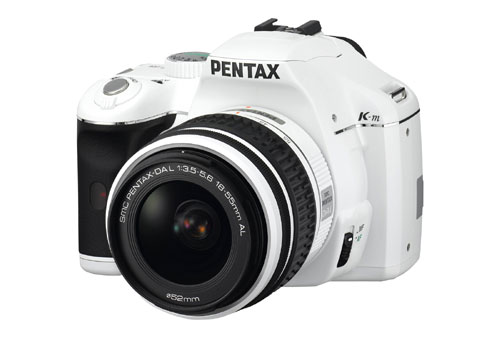 HOYA、ホワイトカラーのデジタル一眼レフカメラ「PENTAX　K-m white」を全世界3,000台限定発売