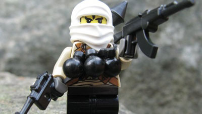 【海外仰天ニュース】 “絶対に買ってはいけない” LEGOがあった！自爆テロ・フィギュア大ひんしゅく。