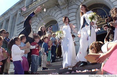 【海外仰天ニュース】米国発、レズビアン教師の結婚式を小1児童らが祝福！