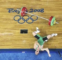 【北京オリンピック】ああ、恐ろしや！重量挙げでひじがグンニャリ・・・脱臼の瞬間。