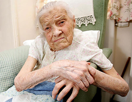 【海外仰天ニュース】英国発、105歳おめでとう。おばあちゃんは処女が自慢！