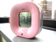 レム睡眠を感知できるめざまし時計にピンクリボン運動用カラー登場